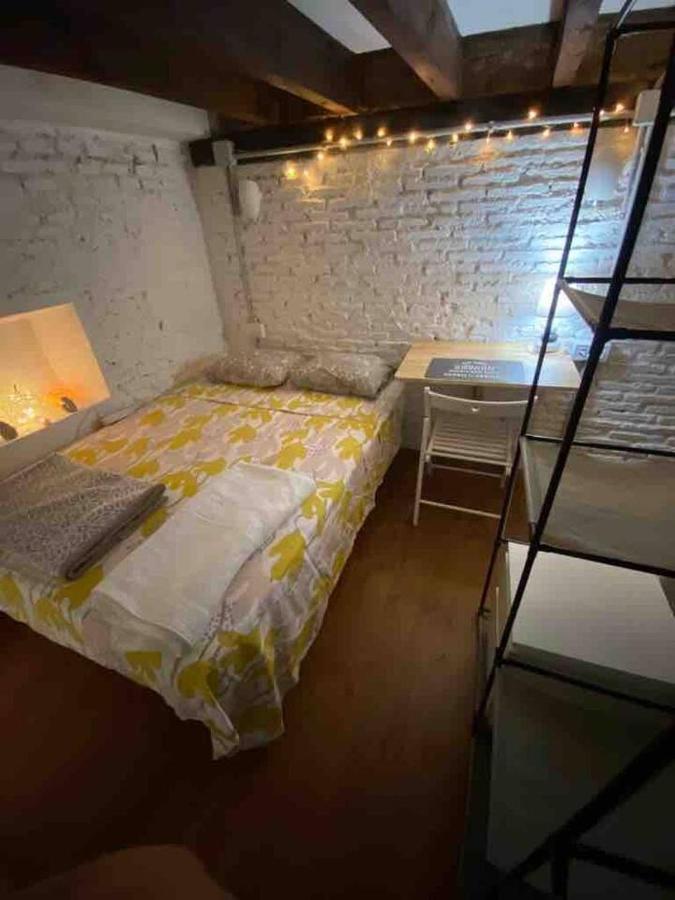 Airbhouse Private Rooms & Apartments Севилья Экстерьер фото