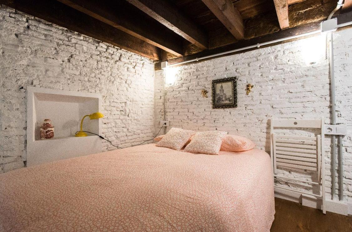 Airbhouse Private Rooms & Apartments Севилья Экстерьер фото