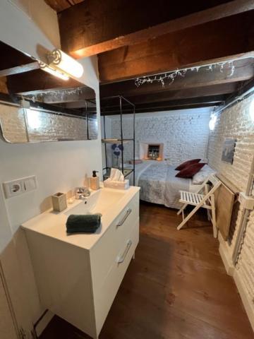 Airbhouse Private Rooms & Apartments Севилья Экстерьер фото
