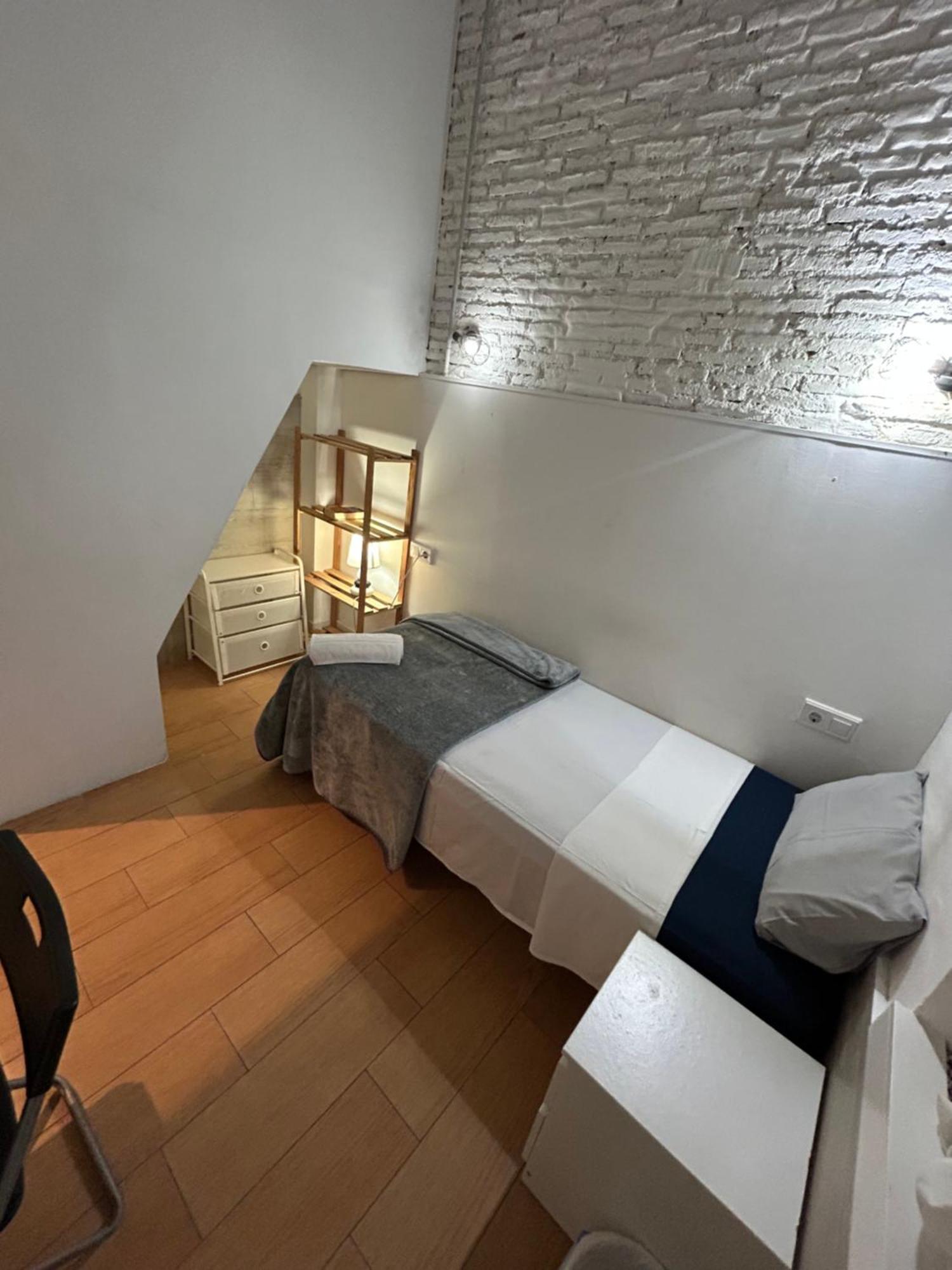 Airbhouse Private Rooms & Apartments Севилья Экстерьер фото